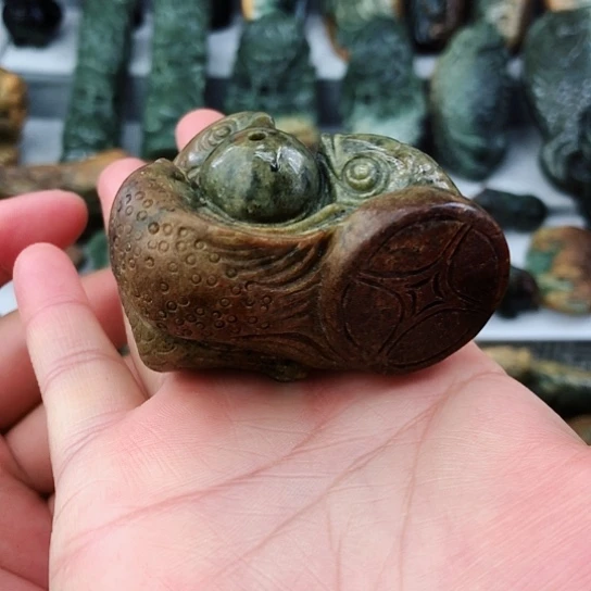 未镶嵌岫岩河磨玉（透闪石质玉）把件