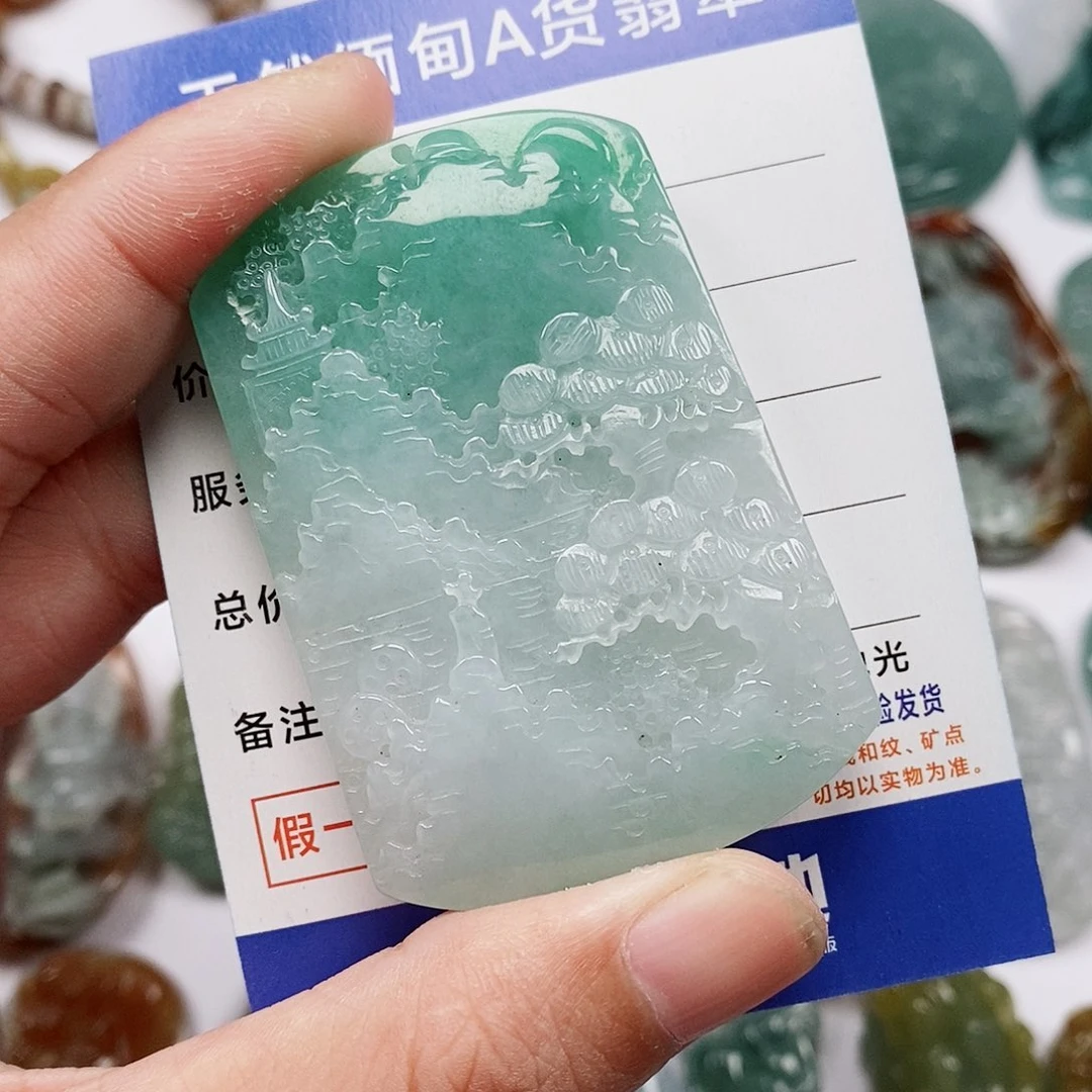 翡翠未镶嵌颈饰山水