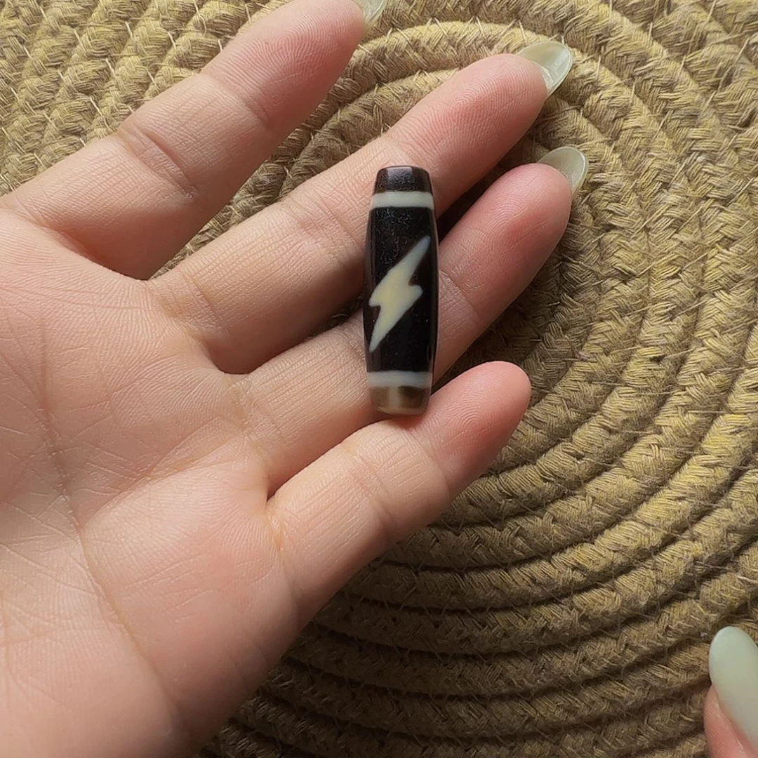 颈饰玛瑙未镶嵌风****人