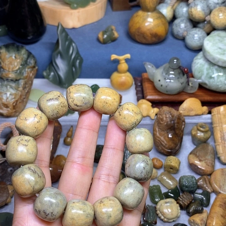 岫岩河磨玉（透闪石质玉）未镶嵌挂件手串卡18