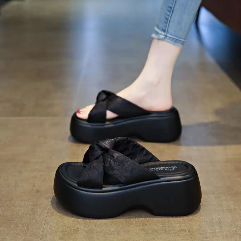 网红厚底拖鞋女夏高级感外穿2025新款百搭洋气搭裙子增高时尚拖鞋