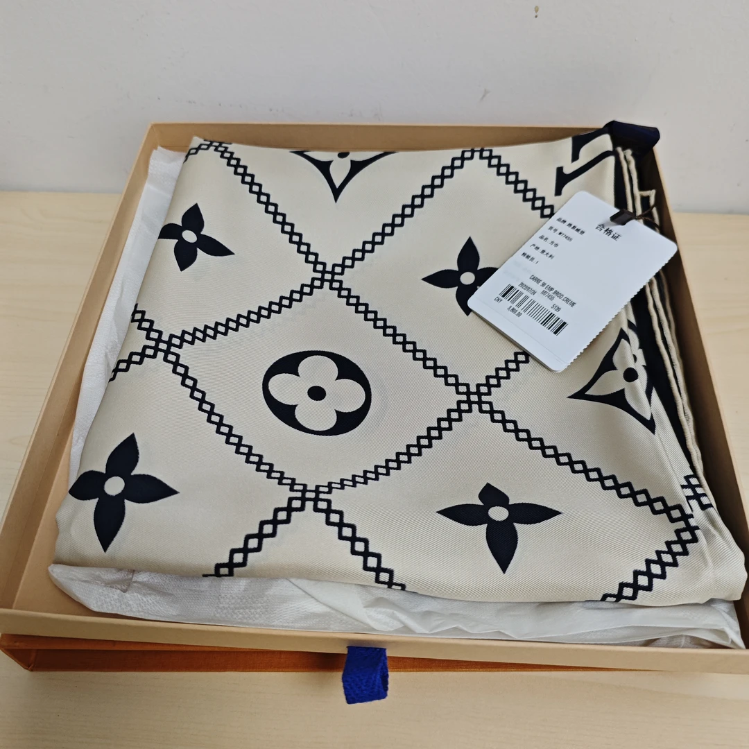 95新 LouisVuitton/路易威登 麦殿/方巾90*90米色/250524JJKDQ01