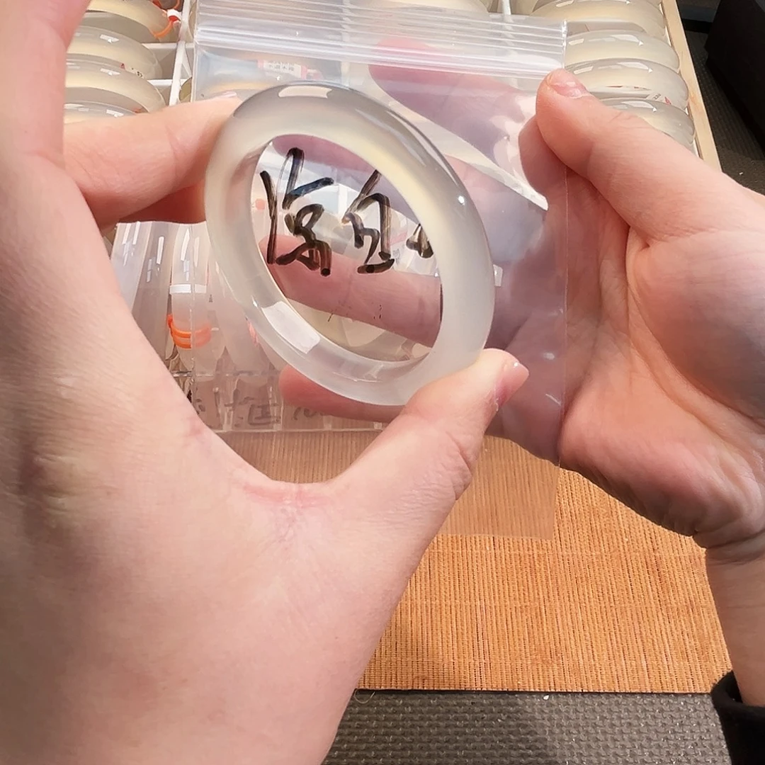 凉***开玛瑙/玉髓未镶嵌手镯