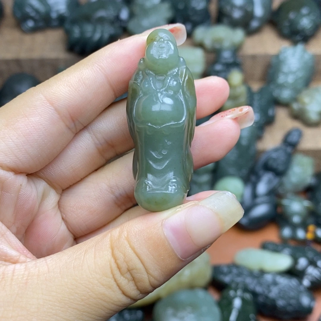 弃***刀和田玉未镶嵌颈饰