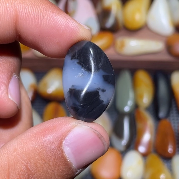 和田玉颈饰未镶嵌6.84克原籽无修