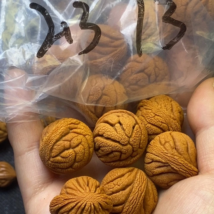 文玩核桃吊坠秦岭山野生桃核