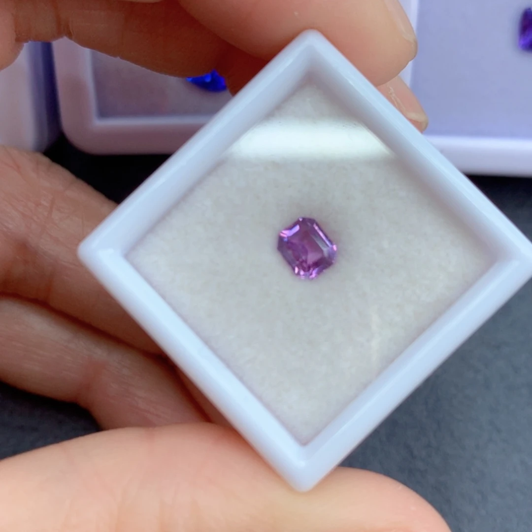 彩色蓝宝石无烧0.69克拉裸石未镶嵌