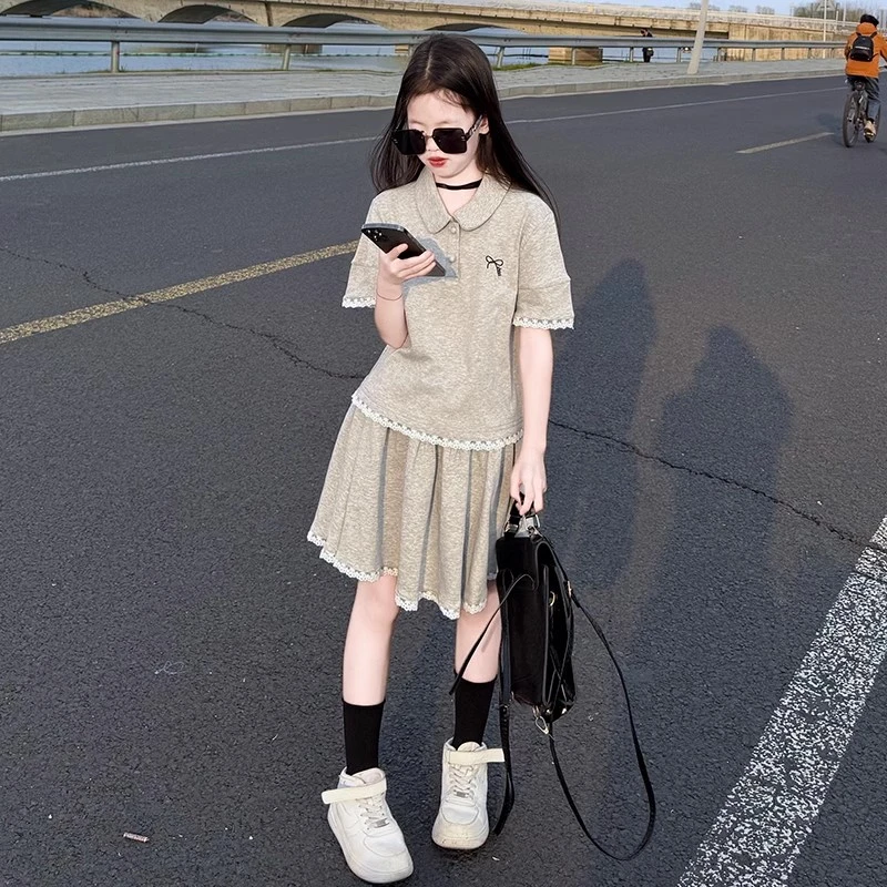 女童夏装套装2025新款儿童洋气时髦polo领蝴蝶结刺绣上衣百褶裙潮