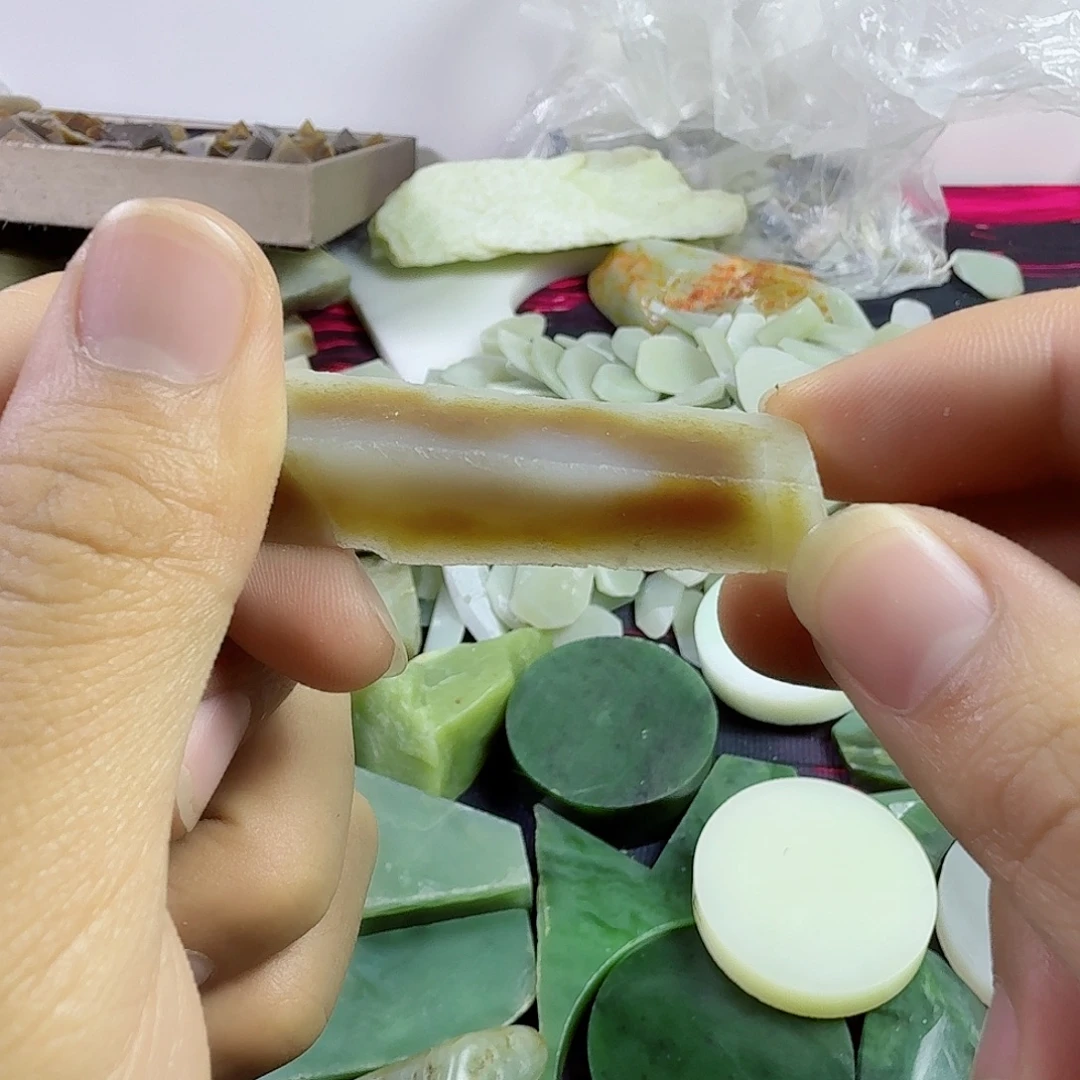 和田玉（糖玉）未镶嵌挂件