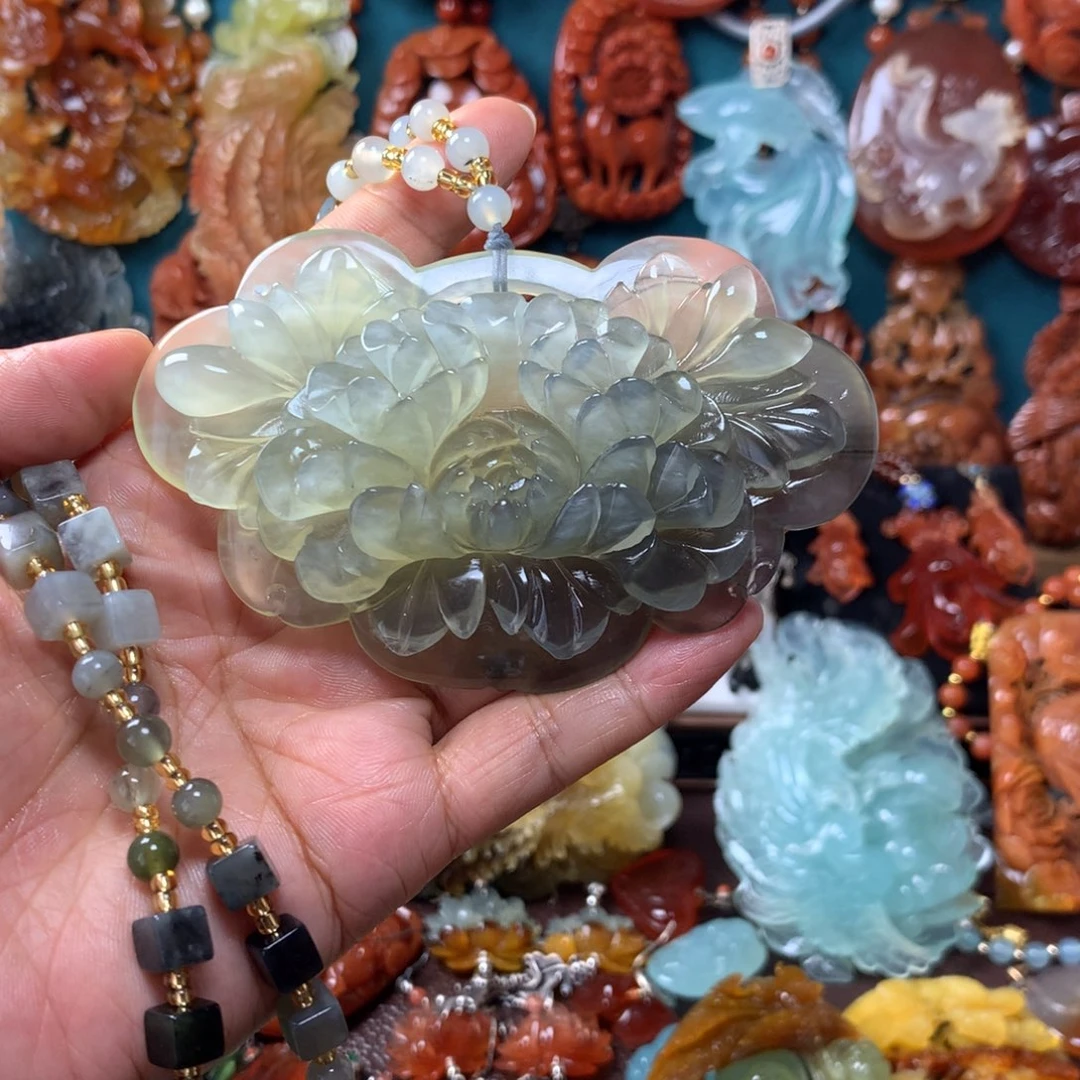 蛇纹石玉挂坠未镶嵌