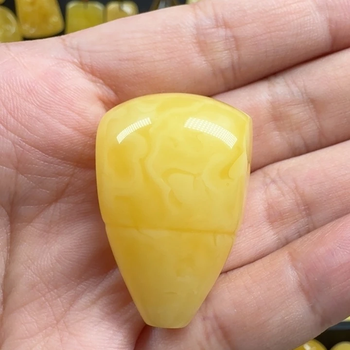 蜜蜡未镶嵌珠宝奇石