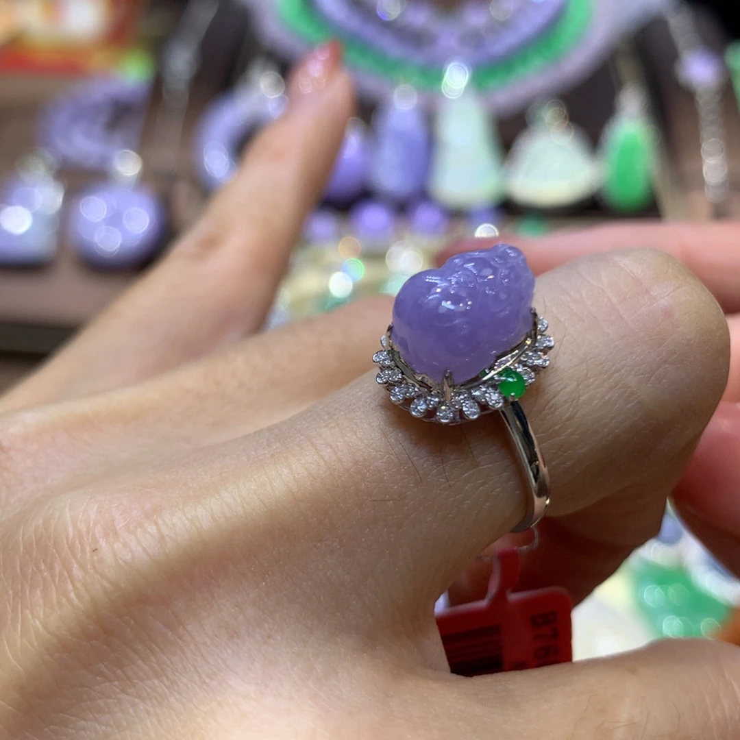 颈饰18K金镶嵌翡翠