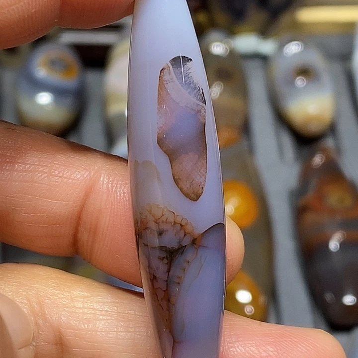 用***在玛瑙/玉髓未镶嵌颈饰