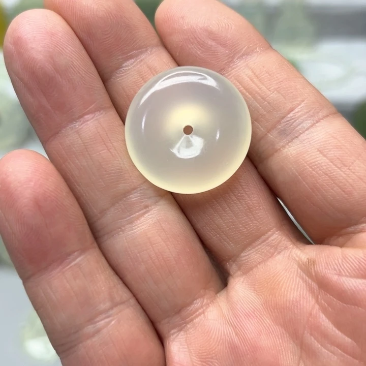 蛇纹石玉颈饰未镶嵌明**丈