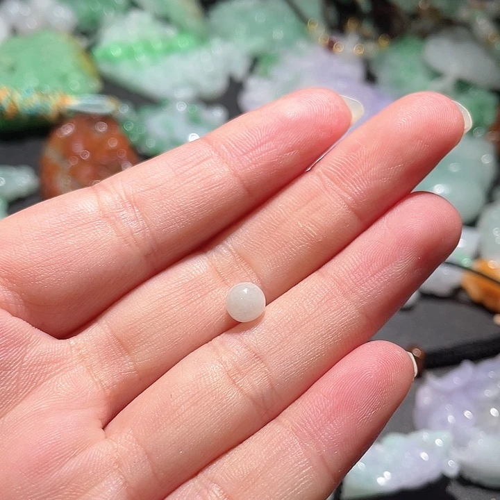 颈饰未镶嵌翡翠?****奶天