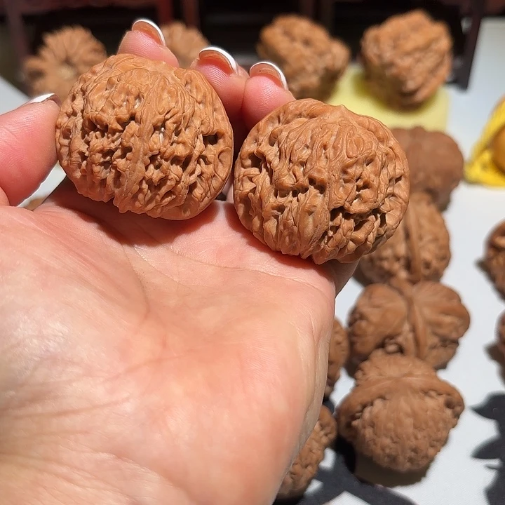 ****y大叶紫檀（黑酸枝木类）文玩核桃磨疆