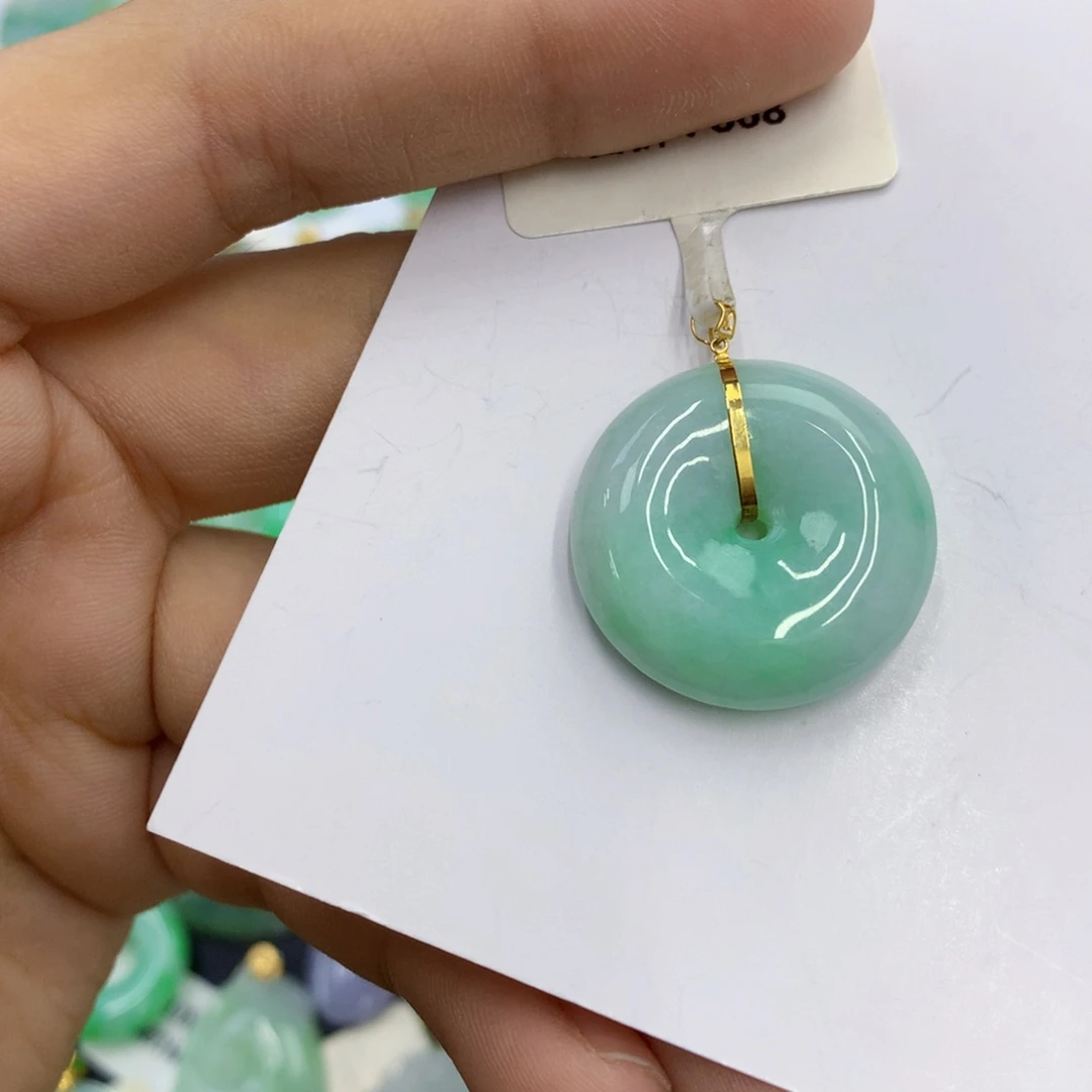 翡翠18K金镶嵌颈饰翡翠