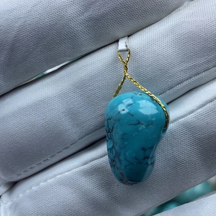 绿松石未镶嵌颈饰