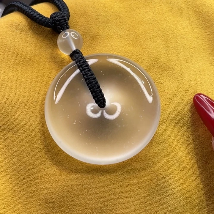 颈饰未镶嵌石英质玉黑钢扣子