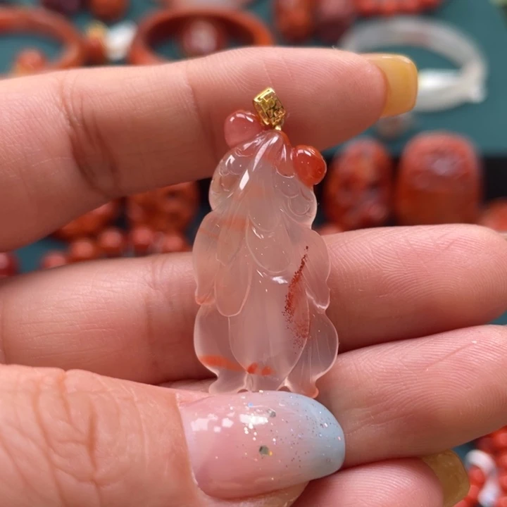 18K金镶嵌川料南红白冰飘花金鱼吊坠南红玛瑙