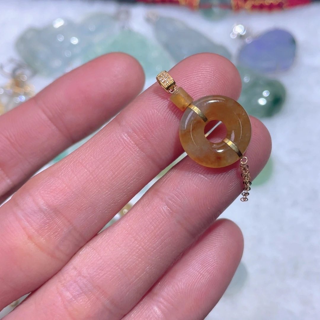 翡翠18K金镶嵌颈饰翡翠