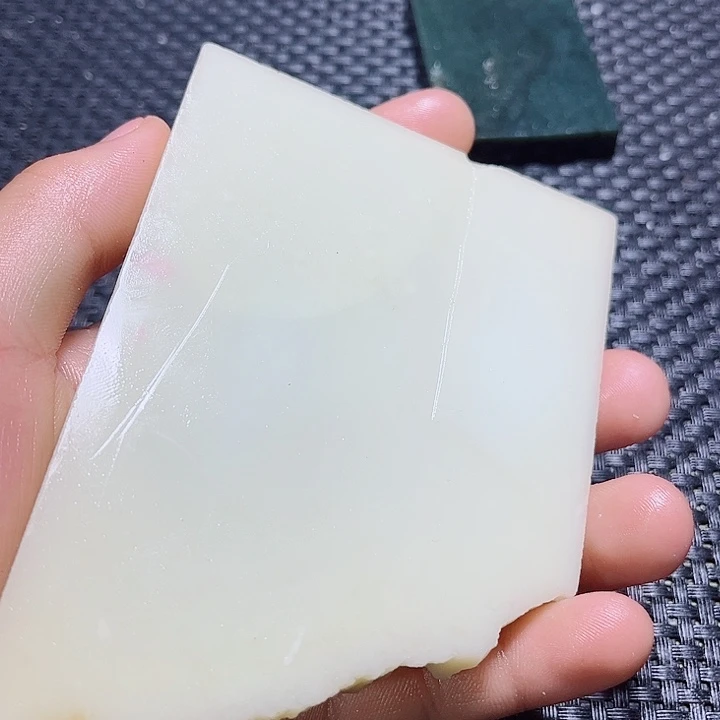 合***金和田玉（糖玉）未镶嵌珠宝奇石