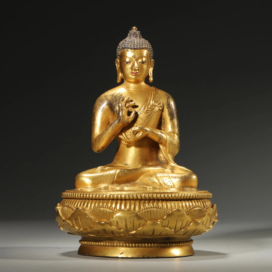 Lot30 清代 铜鎏金释迦牟尼