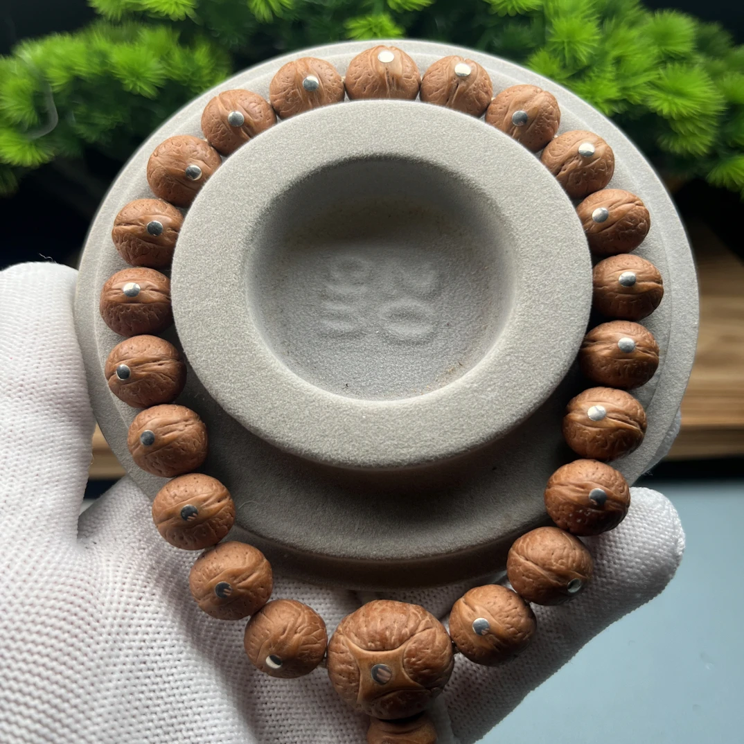 尼泊尔凤眼菩提手串福利款红皮实心籽尺寸12mm精工镶嵌纯银钉
