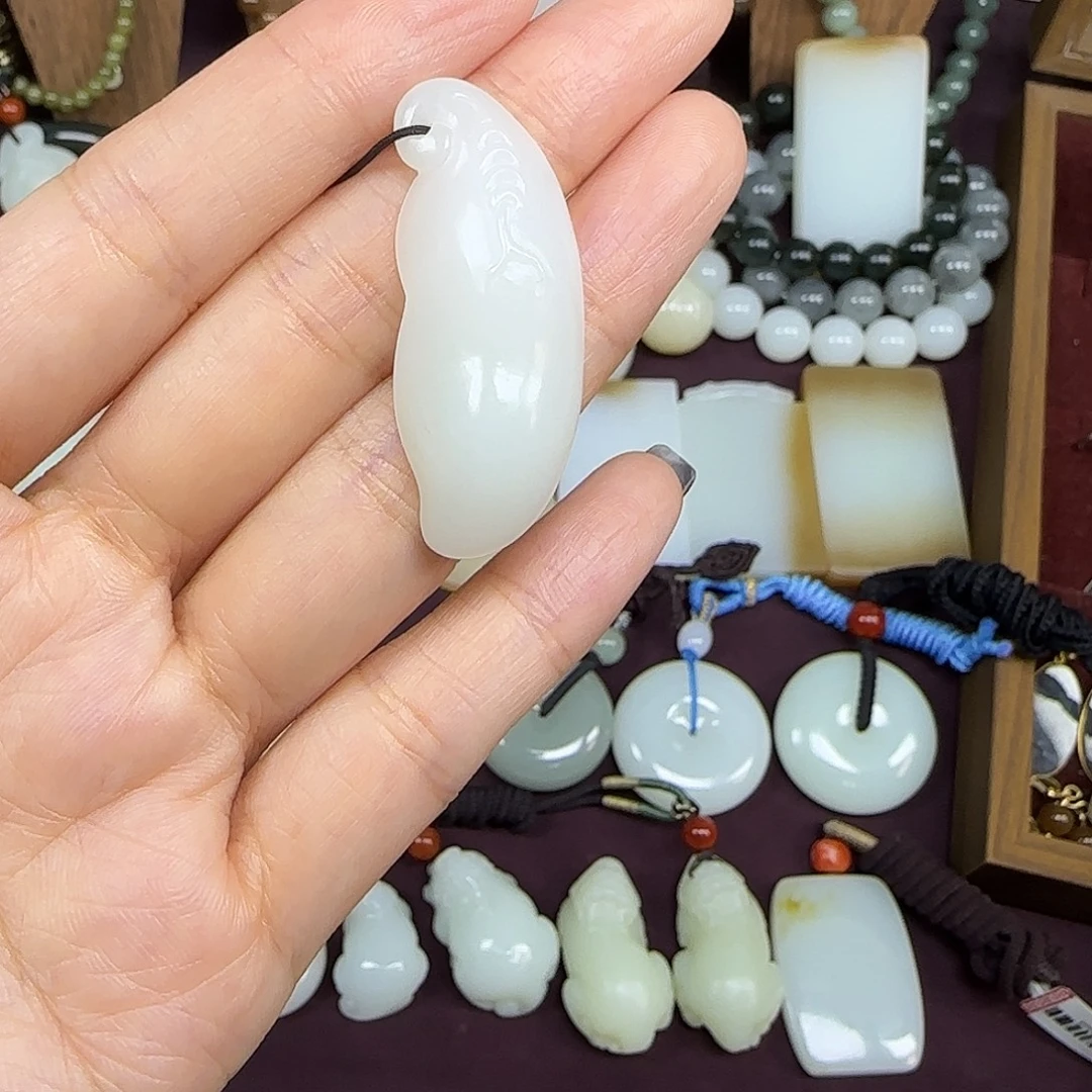 和田玉未镶嵌颈饰