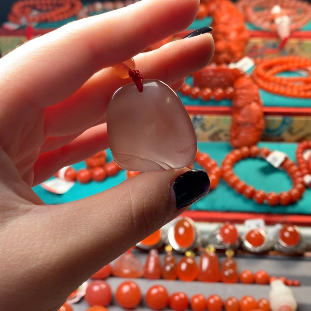 颈饰未镶嵌南红玛瑙