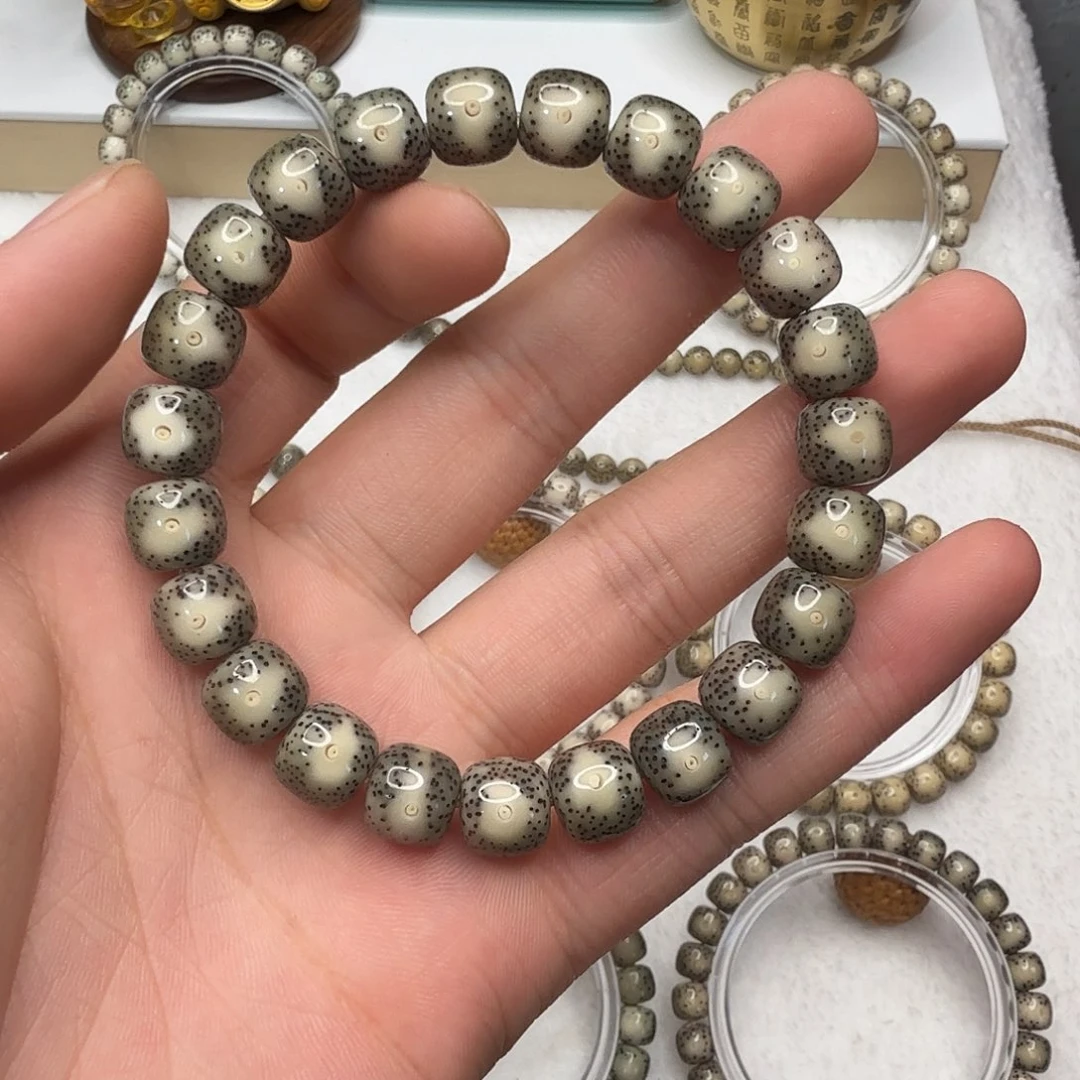 荔***七星月菩提手串糯冰玉化大眼睛留白小细星单圈