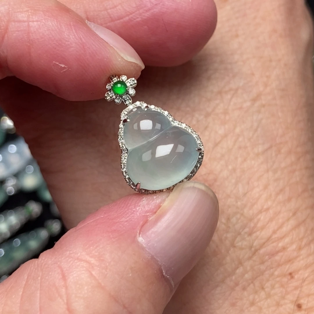 吊坠(不含链)18K金镶嵌翡翠葫芦