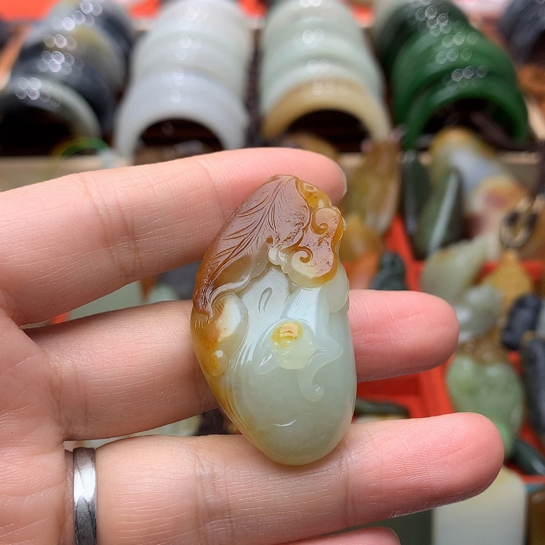 至***尚和田玉未镶嵌颈饰