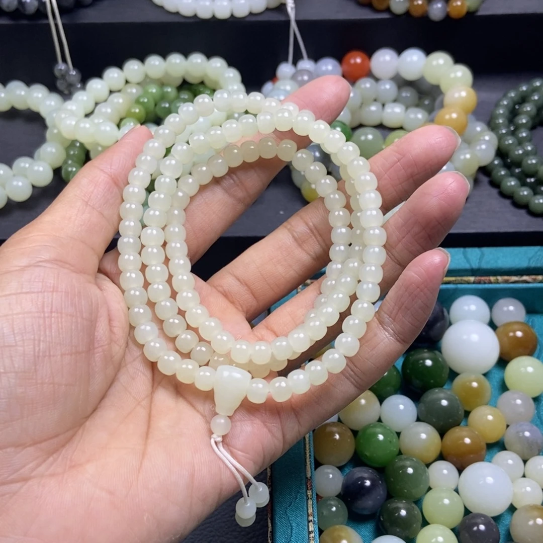 阿****和田玉未镶嵌颈饰