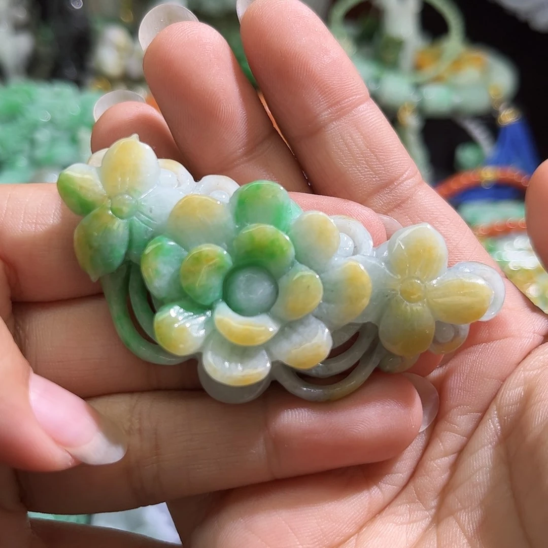 翡翠未镶嵌颈饰待编织