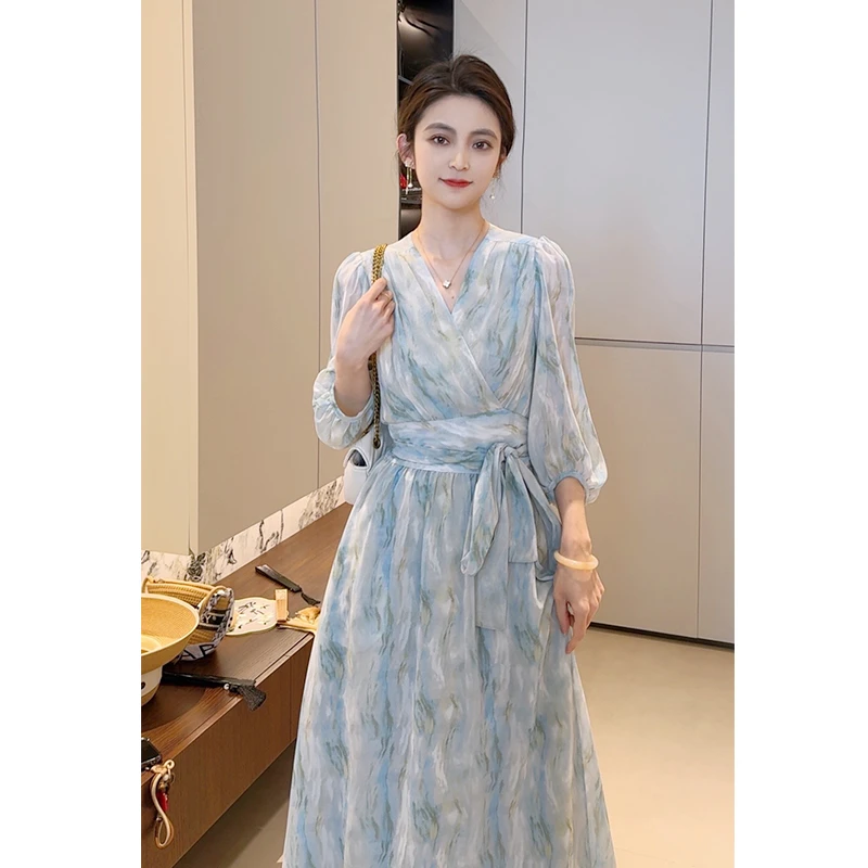 YB-高级感新品V领碎花连衣裙2025年新款设计感收腰长裙