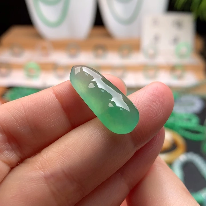 翡翠未镶嵌颈饰天然缅甸A货翡翠