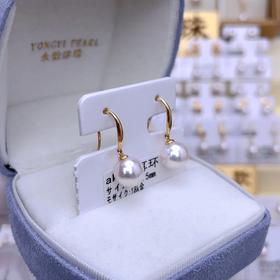 18K金镶嵌海水珍珠耳饰
