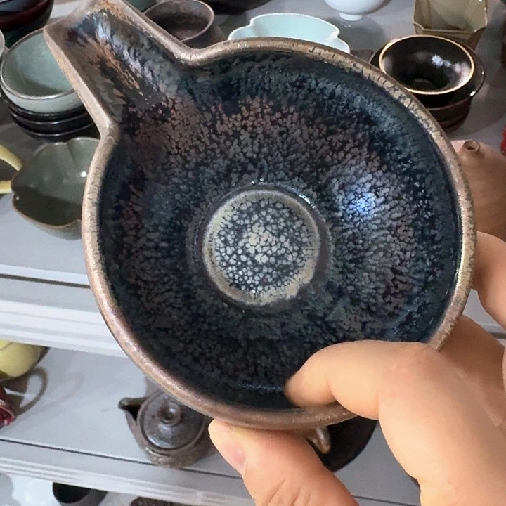 主人杯一个，瓷。。品茗瓷