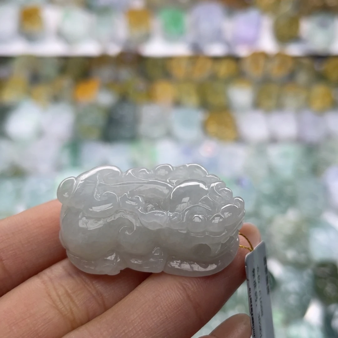 翡翠未镶嵌颈饰貔貅