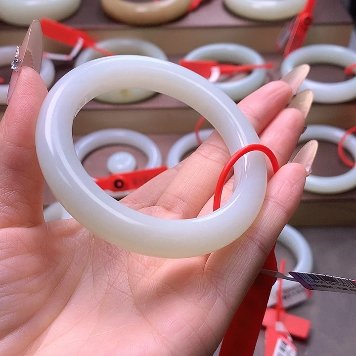 和田玉未镶嵌手镯56