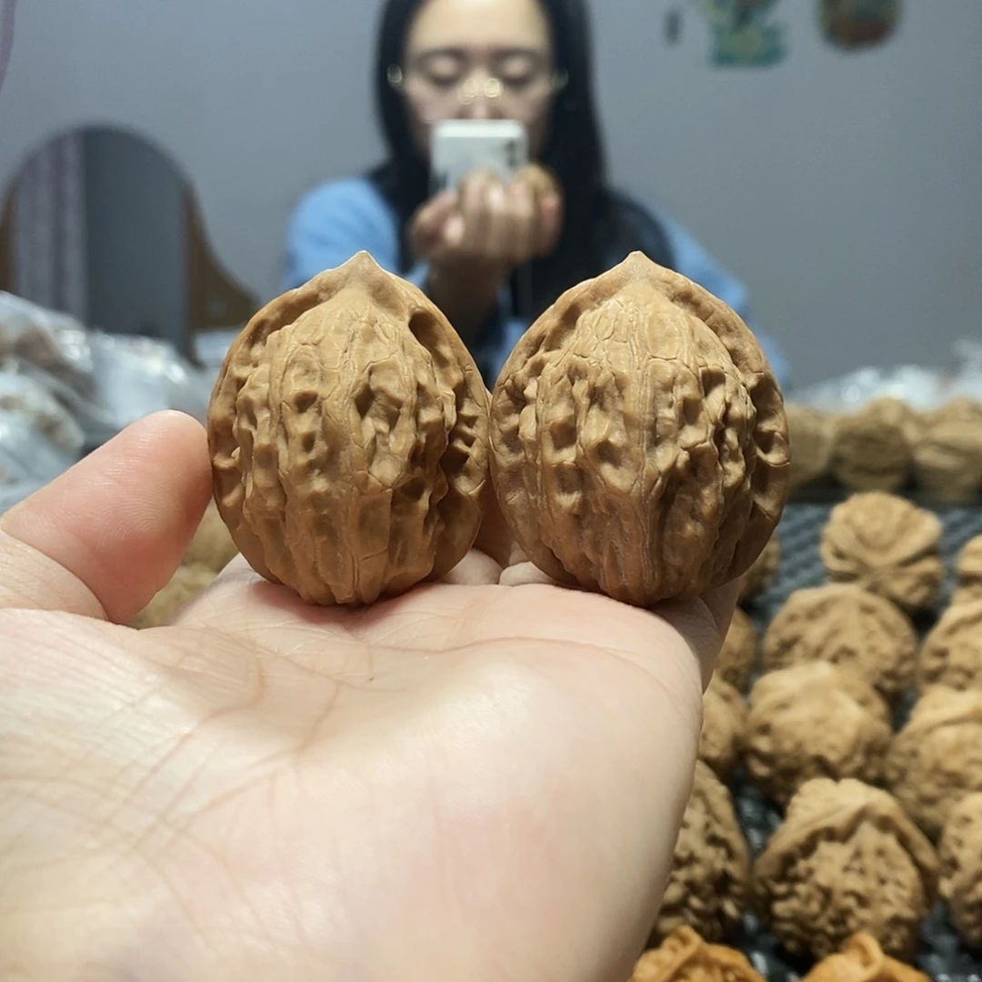 桃核吊坠大红袍36