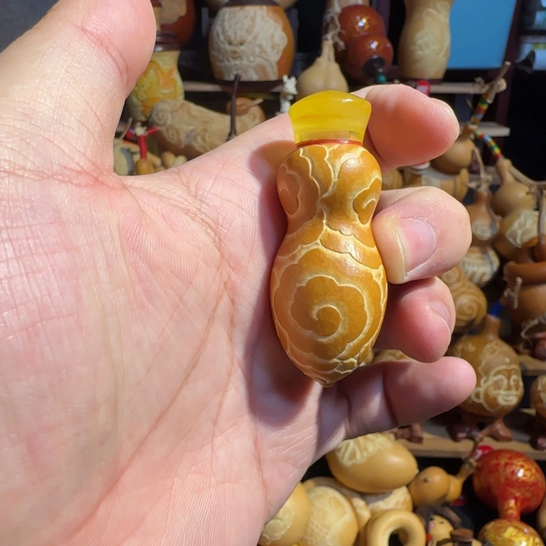 有机玻璃祥云蜜蜡