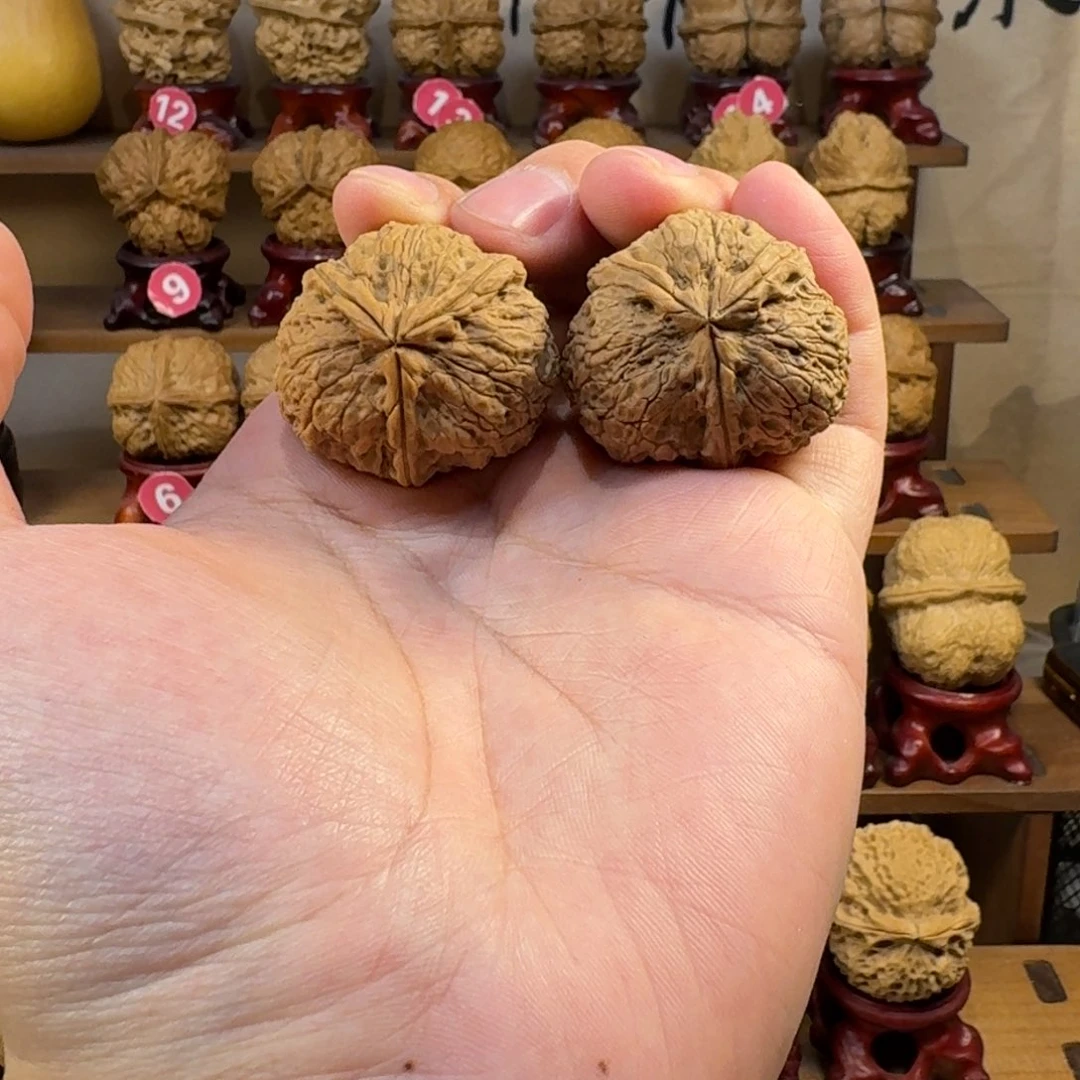 铁核桃把件铁狮子三棱