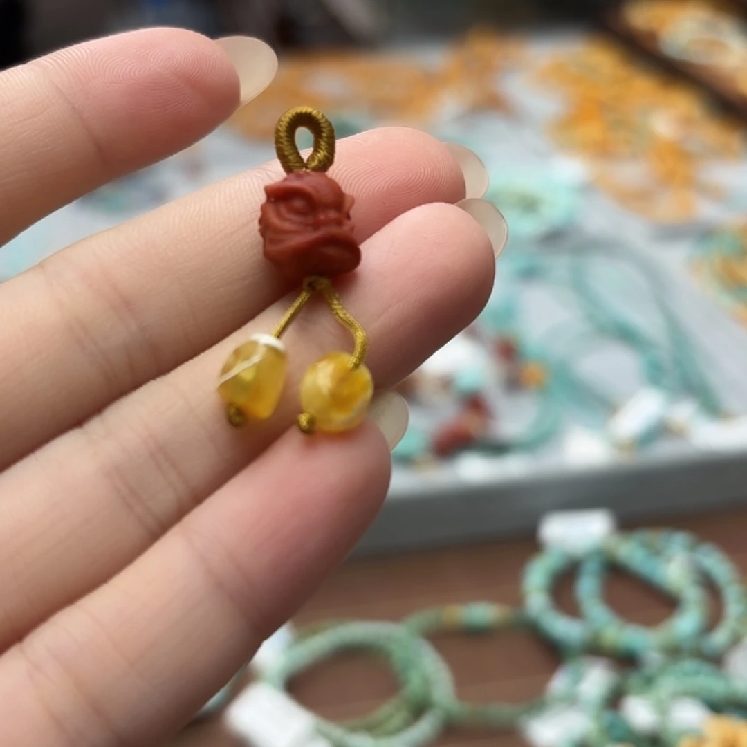 琴***儿琥珀未镶嵌手链福利