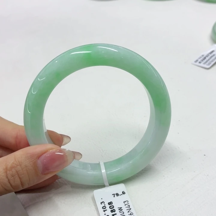 翡翠未镶嵌手镯缅甸翡翠手镯