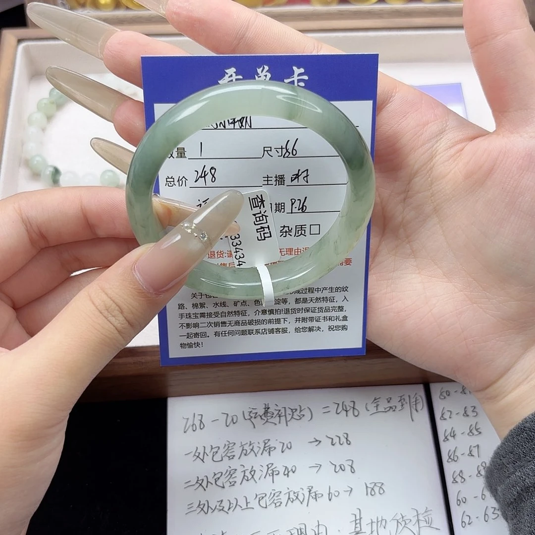 未镶嵌手镯石英质玉