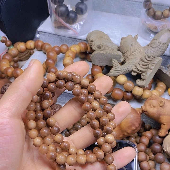 檀香木其他不****创奶香。。