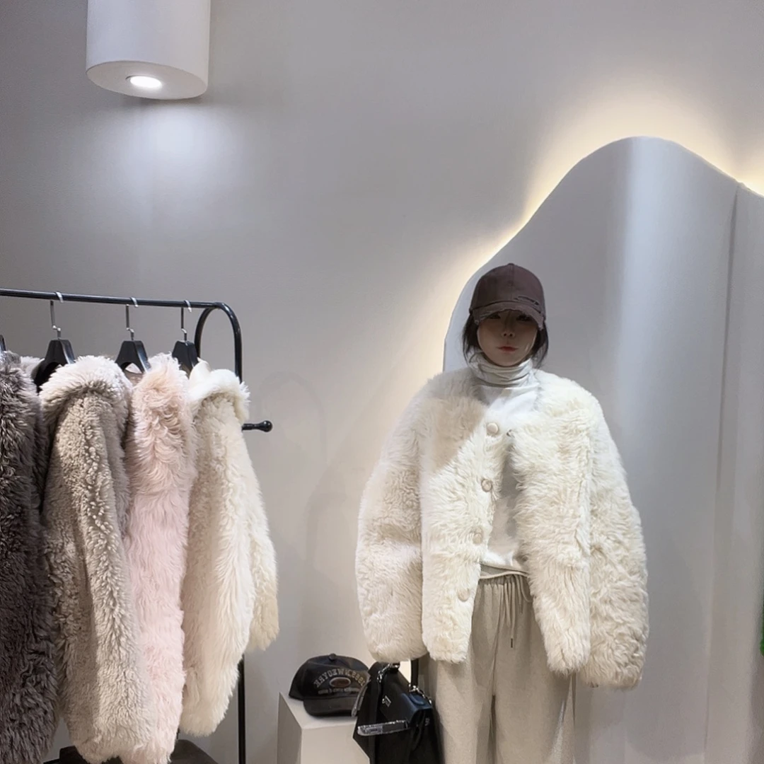 真皮皮毛一体外套223-3443。130斤内