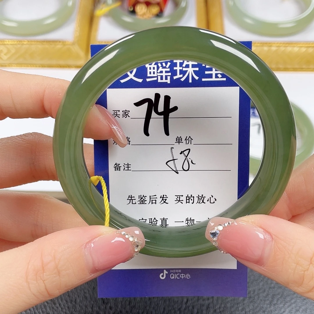 和田玉未镶嵌手镯